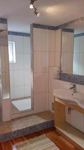 Apartment, 2 Bedrooms | Bathroom
