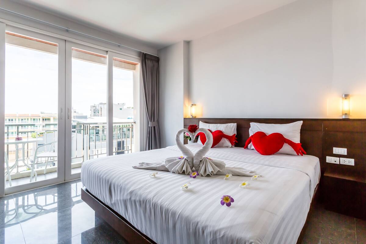 Deluxe Double Room | Minibar, in-room safe, soundproofing, WiFi (free)