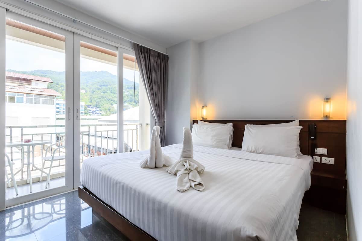 Superior Double Room | Minibar, in-room safe, soundproofing, WiFi (free)