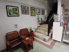 Property entrance - Hayward Travel Inn (Tacloban)