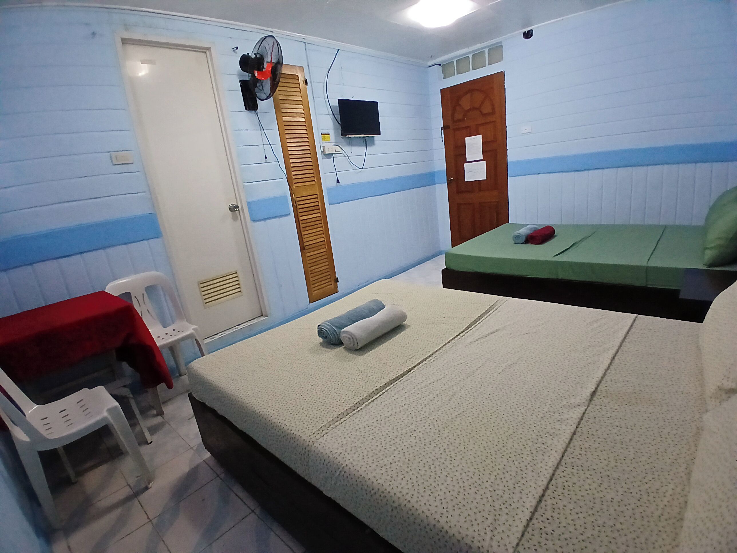 家庭房, 2 张大床 | 浴室 | 淋浴设施、免费洗浴用品、肥皂