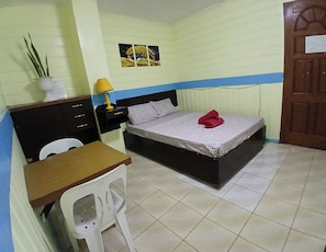 Quarto básico (for 2) | Quartos à prova de som, ferros/tábuas de passar roupa, Wi-Fi de cortesia