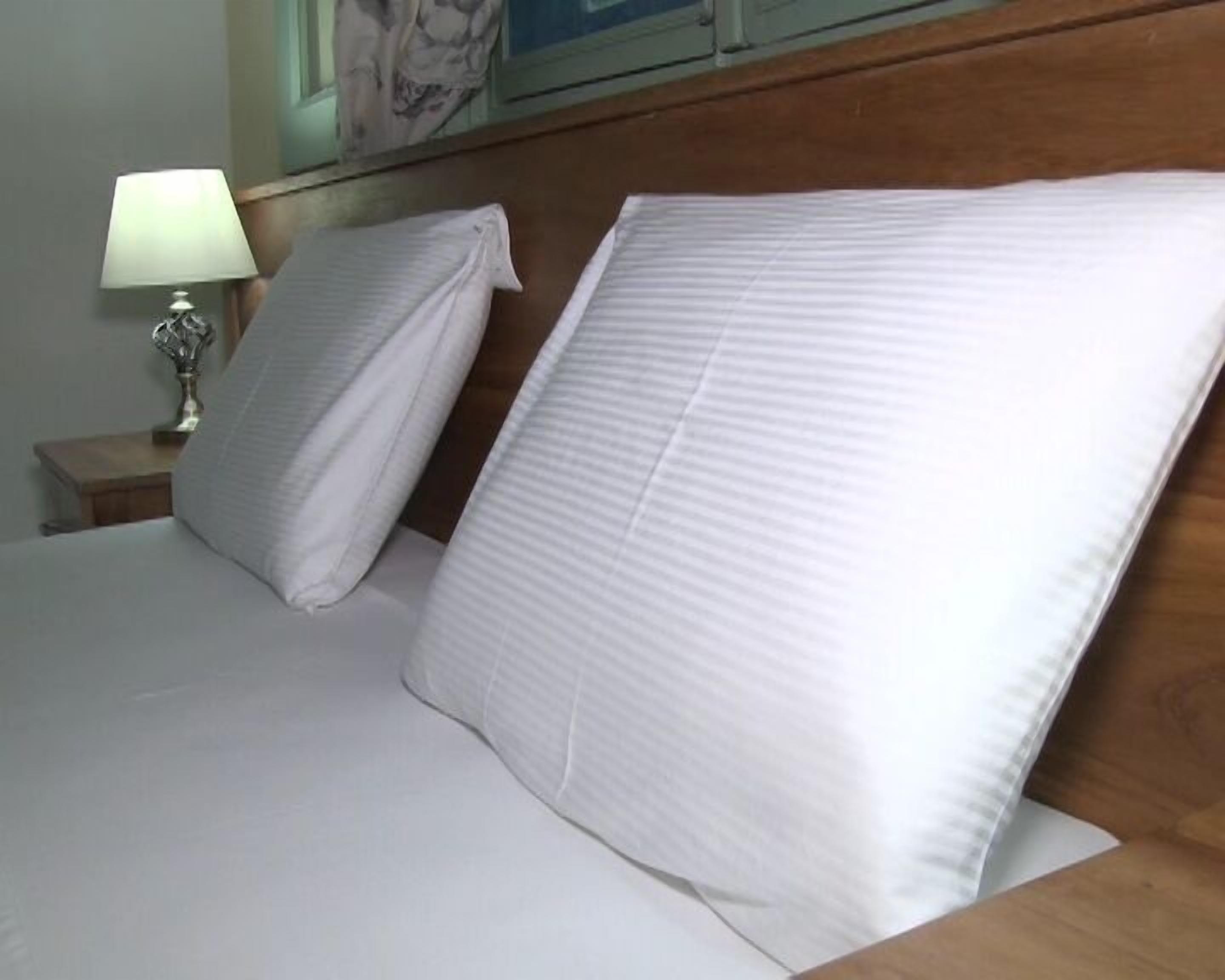 セーフティボックス (室内)、デスク、アイロン / アイロン台、WiFi (無料)