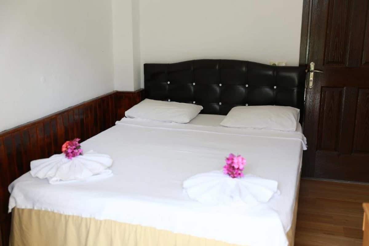 Classic Double Room, River View | Premium bedding, free WiFi