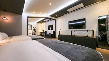 Deluxe Duplex | Premium bedding, down comforters, desk, soundproofing