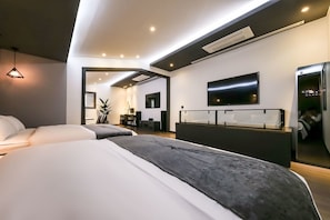 Duplex luxo | Roupas de cama premium, edredons de pluma, escrivaninha