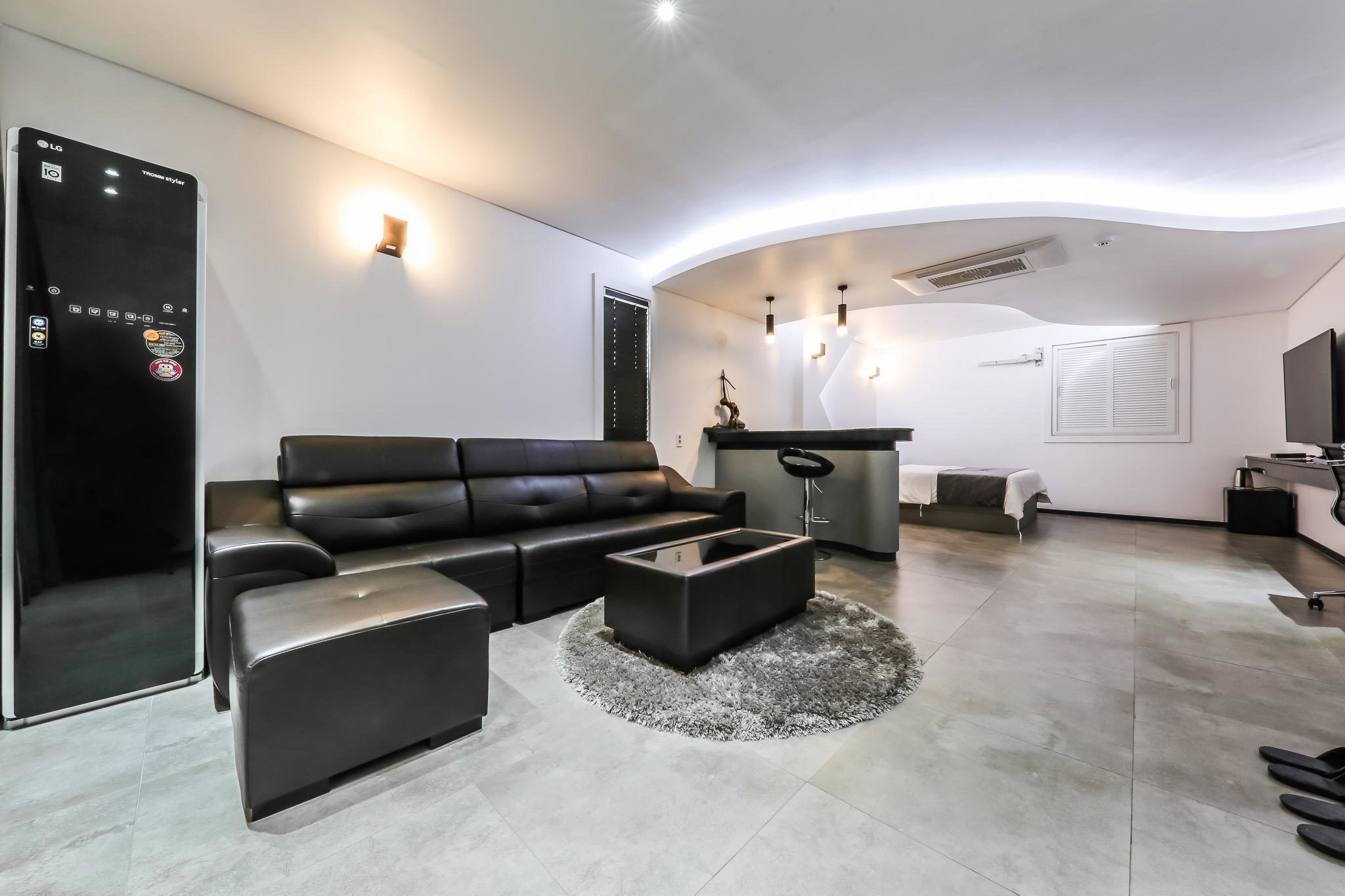 garden room | premium bedding, down duvets, desk, soundproofing