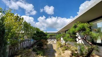 Garden Room | Premium bedding, down comforters, desk, soundproofing