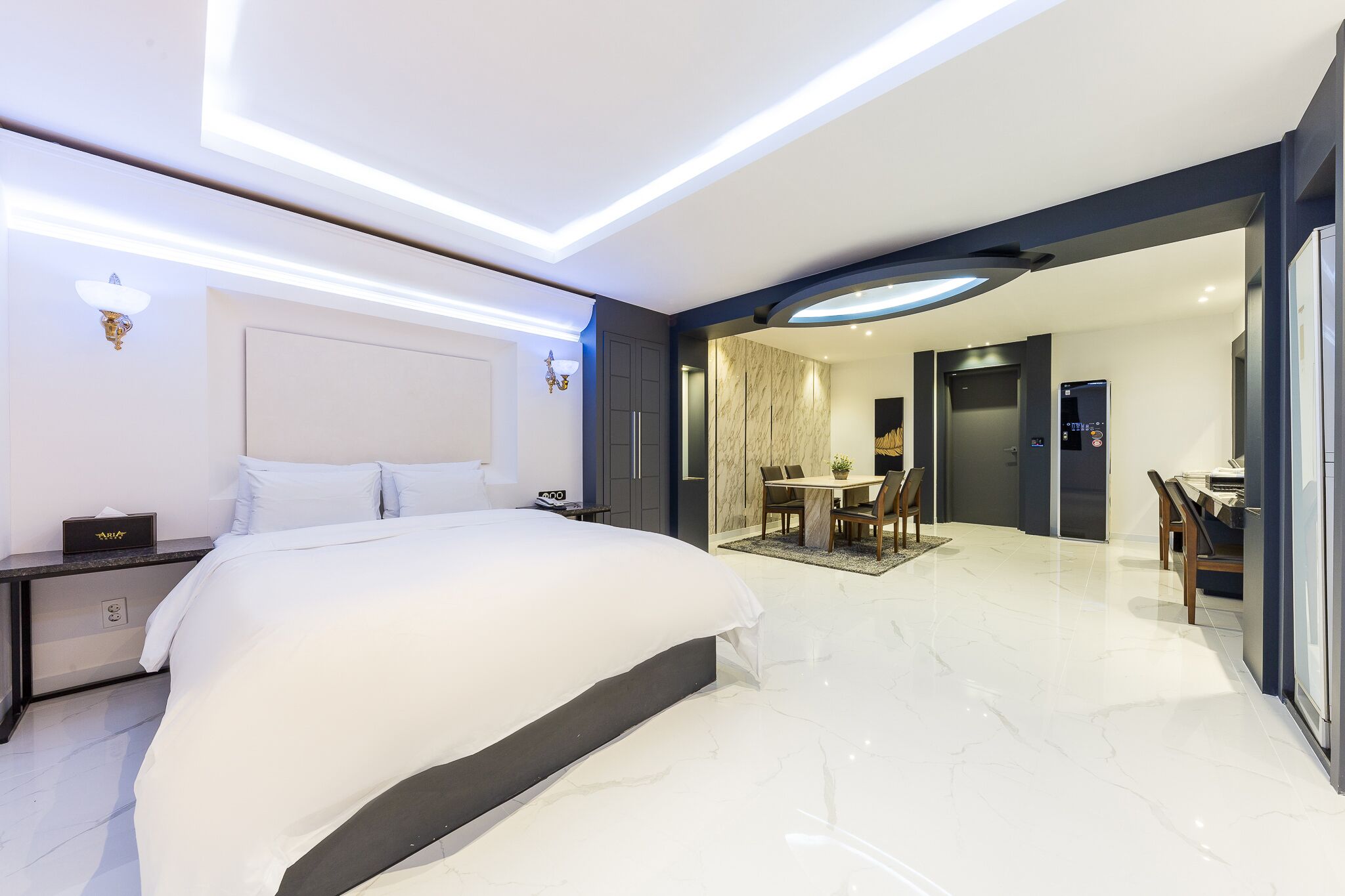 Deluxe Suite, 1 Bedroom | Premium bedding, down comforters, desk, soundproofing