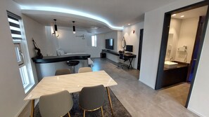 Ropa de cama de alta calidad, cubrecamas y escritorio 