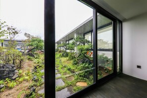 風格雙人房 (Access to Garden) | 高級寢具、羽絨被、書桌、隔音