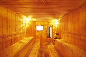 1 treatment room, massages