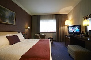 Minibar, desk, iron/ironing board, free cots/infant beds