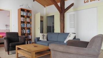 Cottage familiare, 2 camere da letto | Area soggiorno | TV a schermo piatto