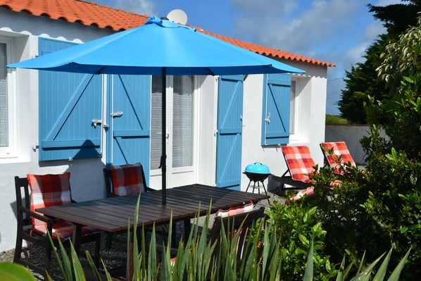 Family Cottage, 2 Bedrooms | Terrace/patio - Au Passage du Gois (Beauvoir-sur-Mer)
