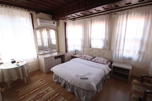 Standard Double Room | Desk, iron/ironing board, free WiFi