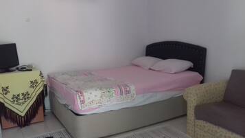 Standaard kamer | Een bureau, een strijkplank/strijkijzer, gratis extra bedden