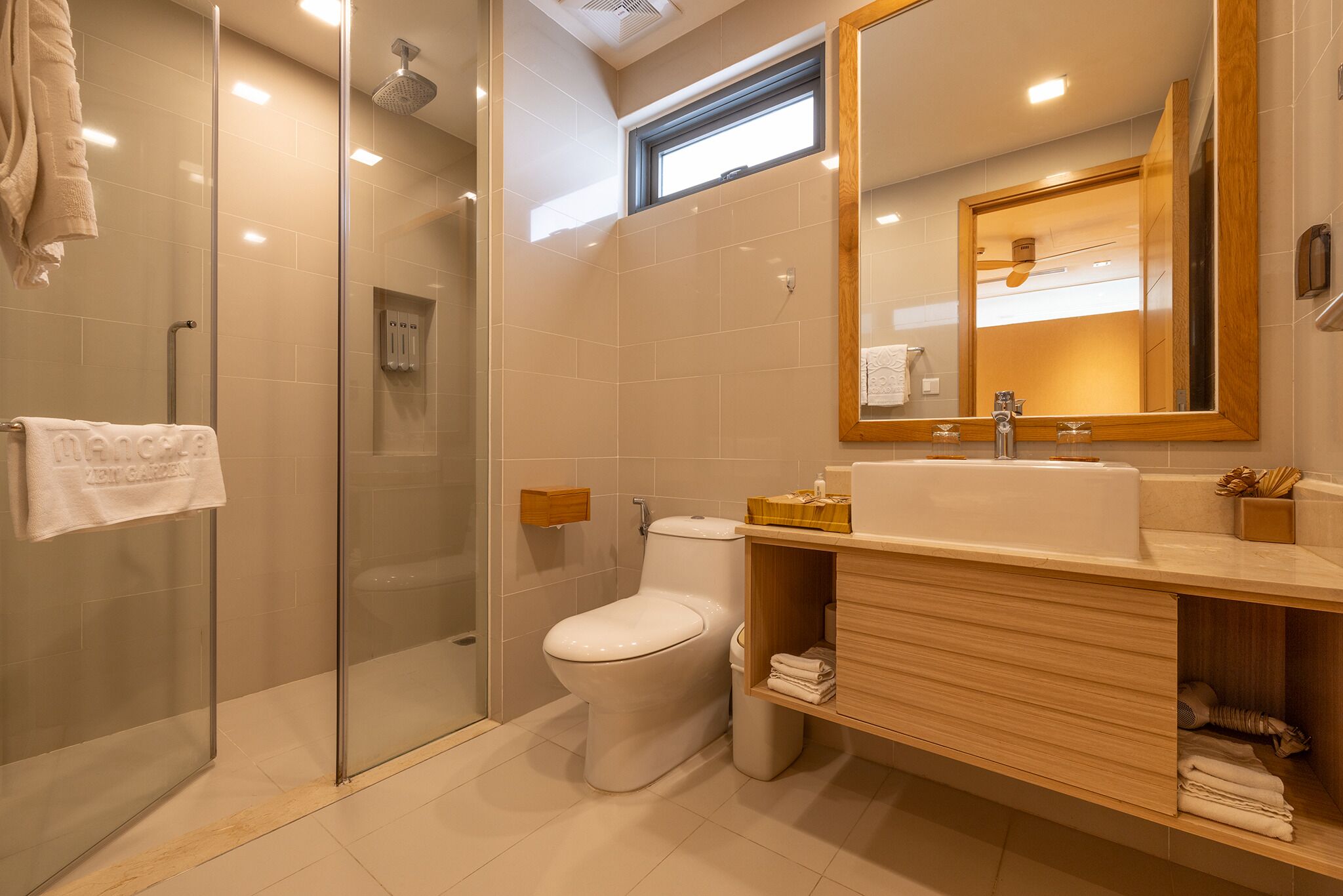 hydromassage showerhead, free toiletries, hair dryer, slippers