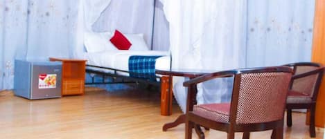 Premium bedding, desk, iron/ironing board, free WiFi