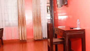 Premium bedding, desk, iron/ironing board, free WiFi