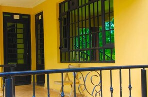 Executive Room | Premium bedding, desk, iron/ironing board, free WiFi - Babblers Park (Migori)