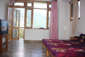 Basic Double Room, 1 Queen Bed | Free WiFi, bed sheets - Sarthak B&B (Manali)