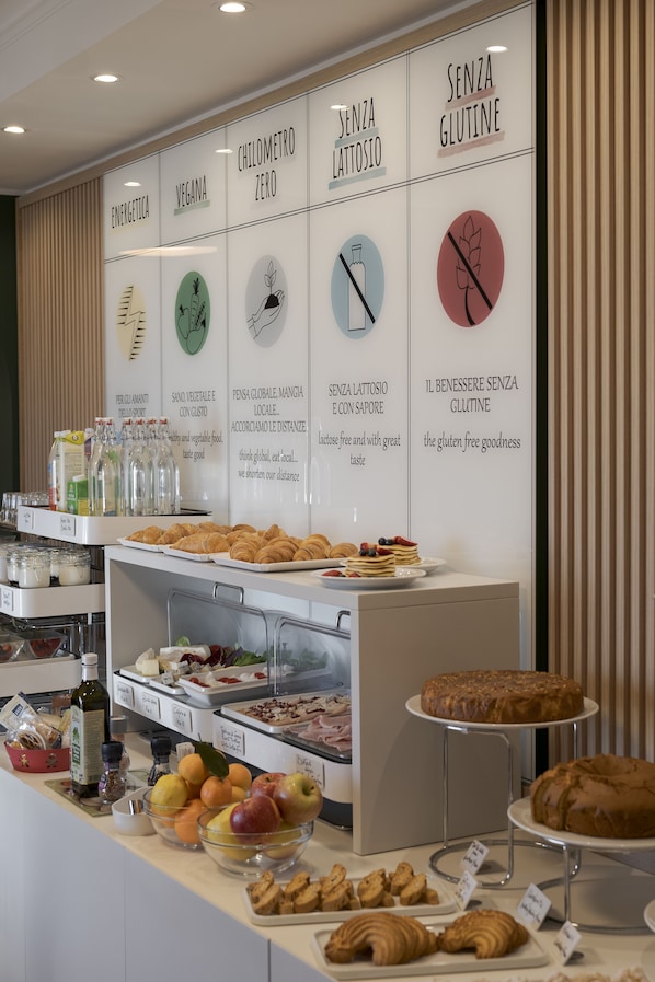 Tägliches Frühstücksbuffet gegen Gebühr