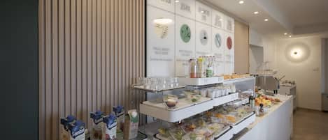 Petit déjeuner buffet (12 EUR par personne)
