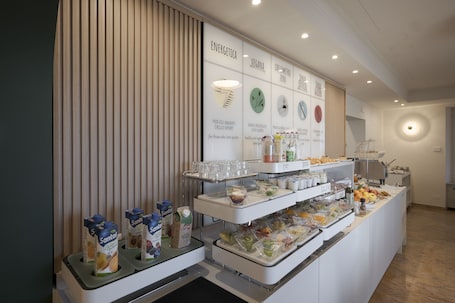 Desayuno buffet diario (EUR 12 por persona)