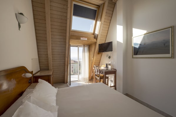 Superior tweepersoonskamer, 1 queensize bed, aan de binnenplaats | Uitzicht vanuit de kamer