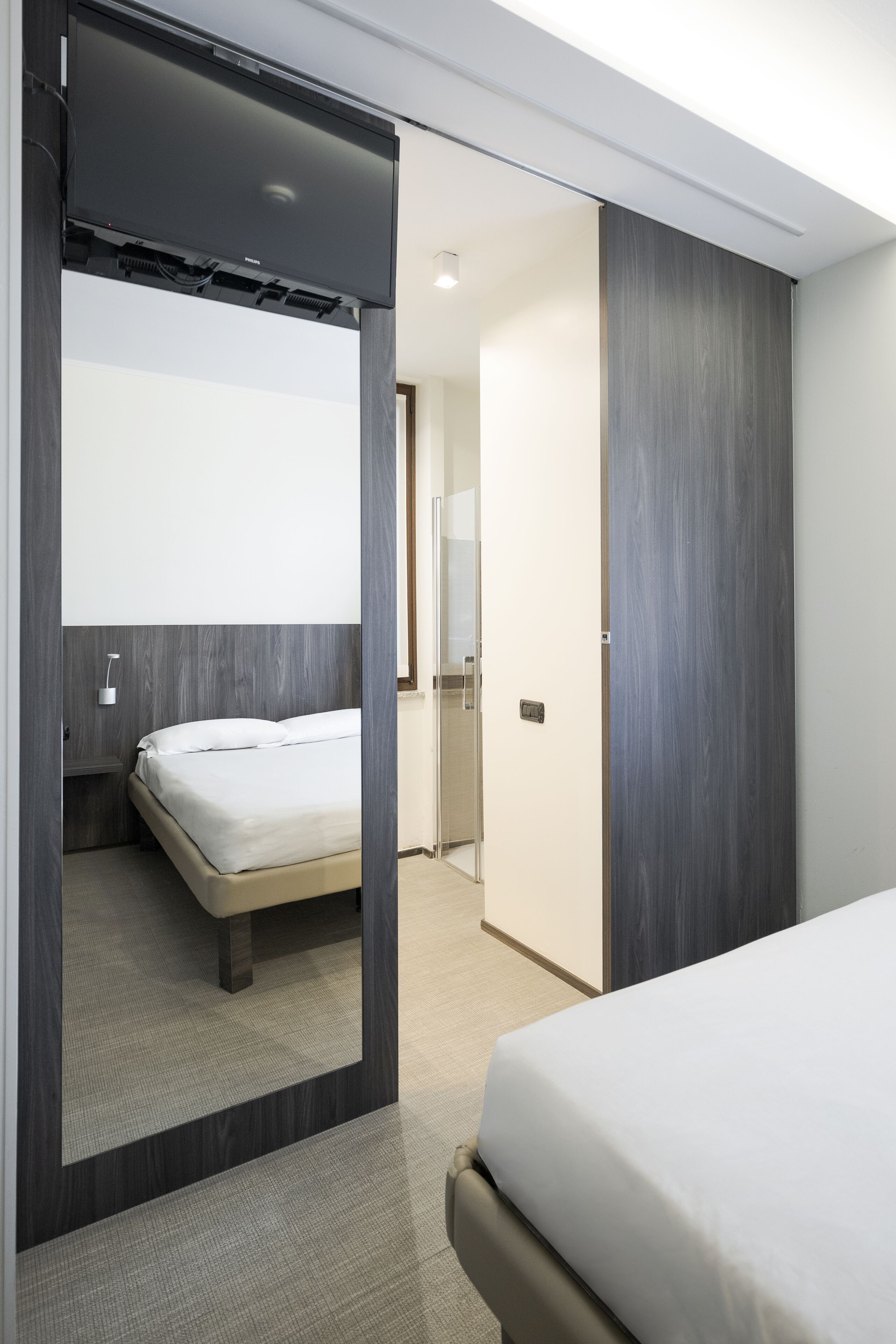 Photo - Hotel Ungheria Varese 1946