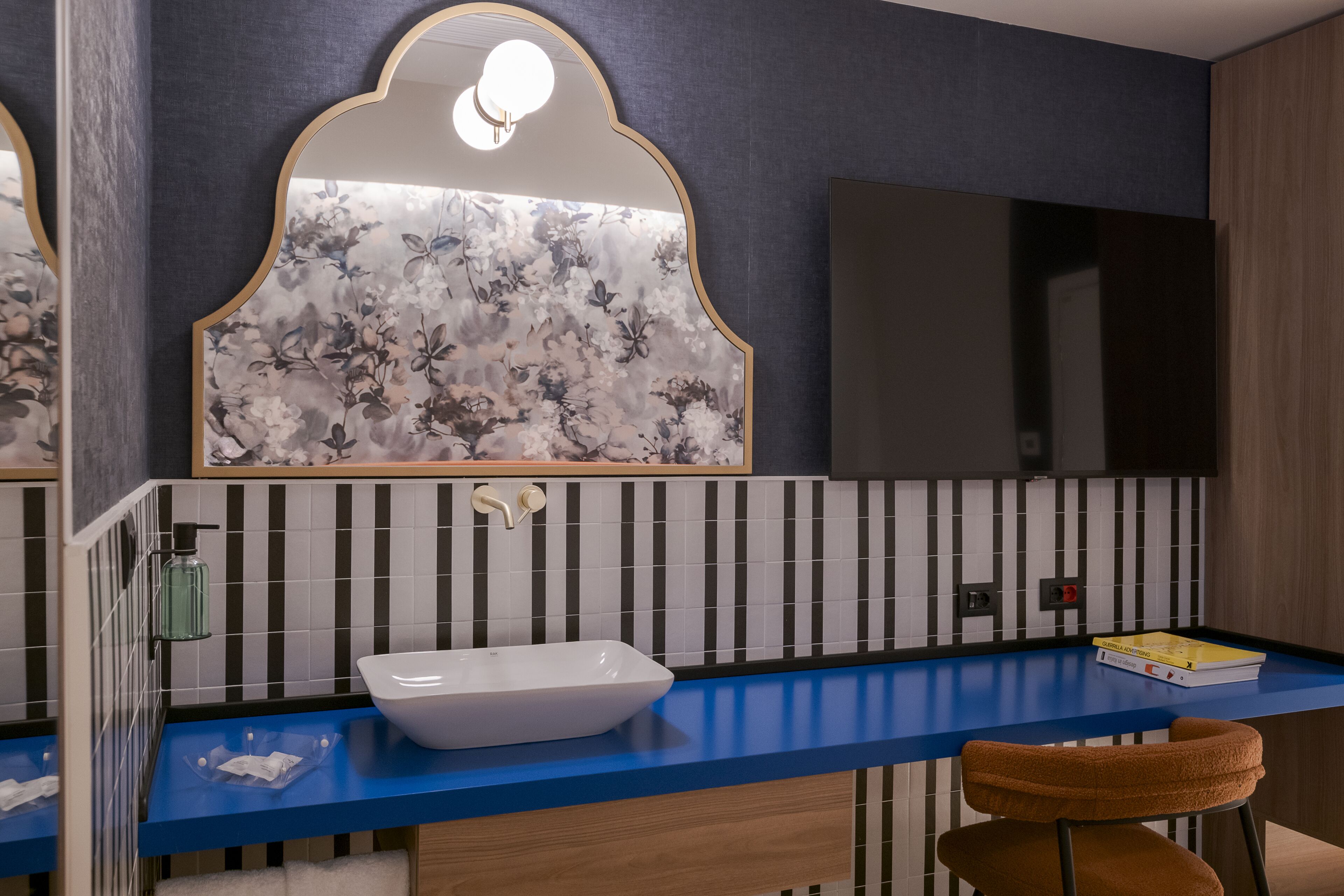 studio suite, 1 king bed, kitchenette, courtyard area | 1 bedroom, down duvets, memory-foam beds, desk