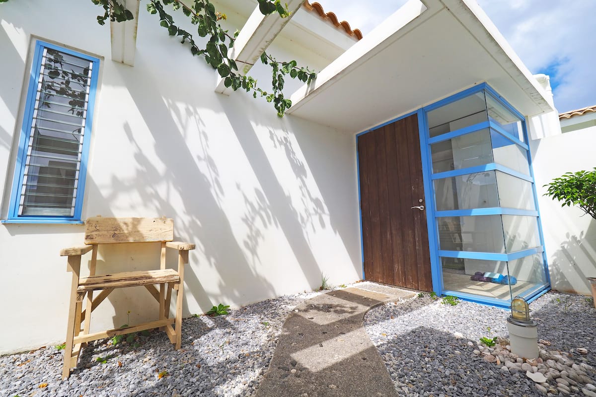 ocean front superior twin (west) | 1 bedroom, desk, laptop workspace, blackout curtains