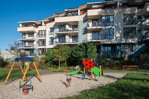 Children’s play area – outdoor