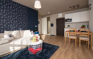 Comfort Apartment, 1 Queen Bed, Non Smoking | Living area | Flat-screen TV