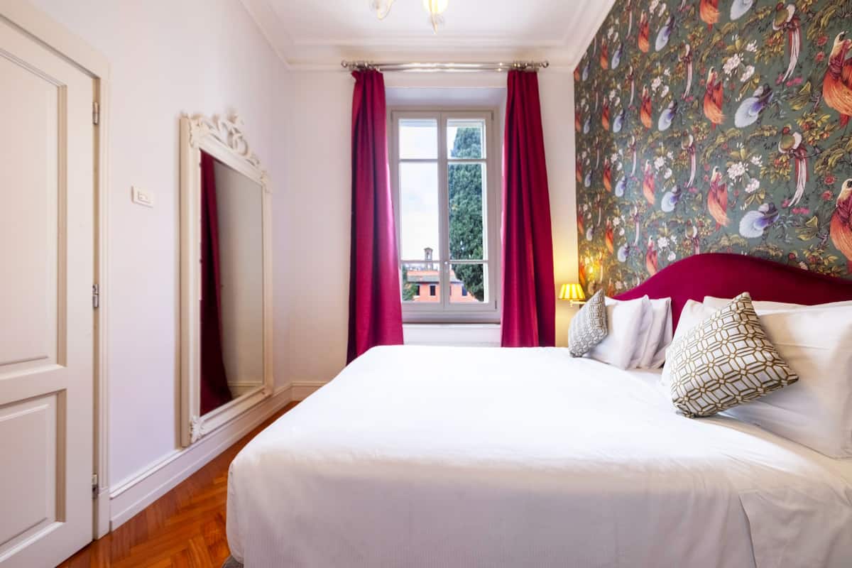 Apartemen Klasik | Seprai premium, brankas, setrika/meja setrika, dan Wi-Fi gratis