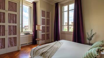 Deluxe-Apartment, 1 King-Bett und Schlafsofa | Hochwertige Bettwaren, Zimmersafe, Bügeleisen/Bügelbrett