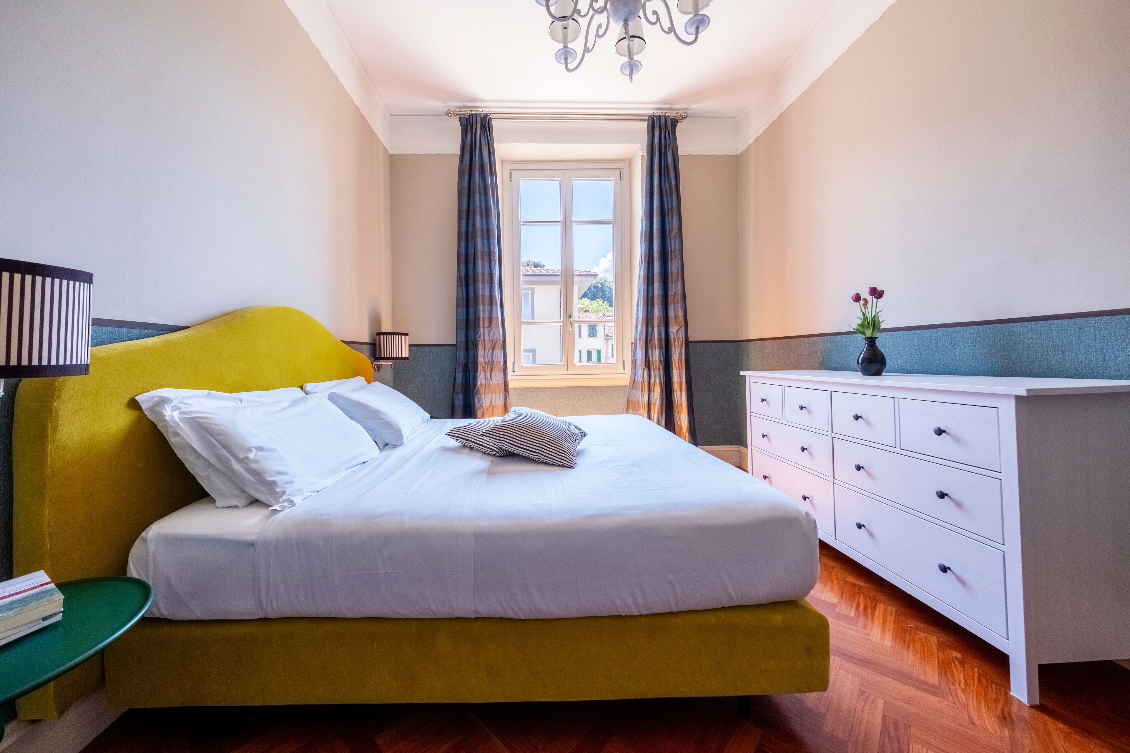 Deluxe-Apartment, 1 King-Bett und Schlafsofa, Terrasse | Hochwertige Bettwaren, Zimmersafe, Bügeleisen/Bügelbrett