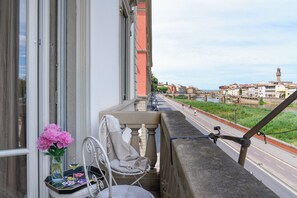 Deluxe Apartment, 1 King Bed with Sofa bed | Terrace/patio - Serristori Palace Residence (Florence)