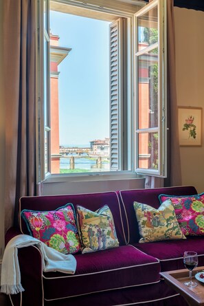 Superior Apartment | Living room | Flat-screen TV - Serristori Palace Residence (Florence)