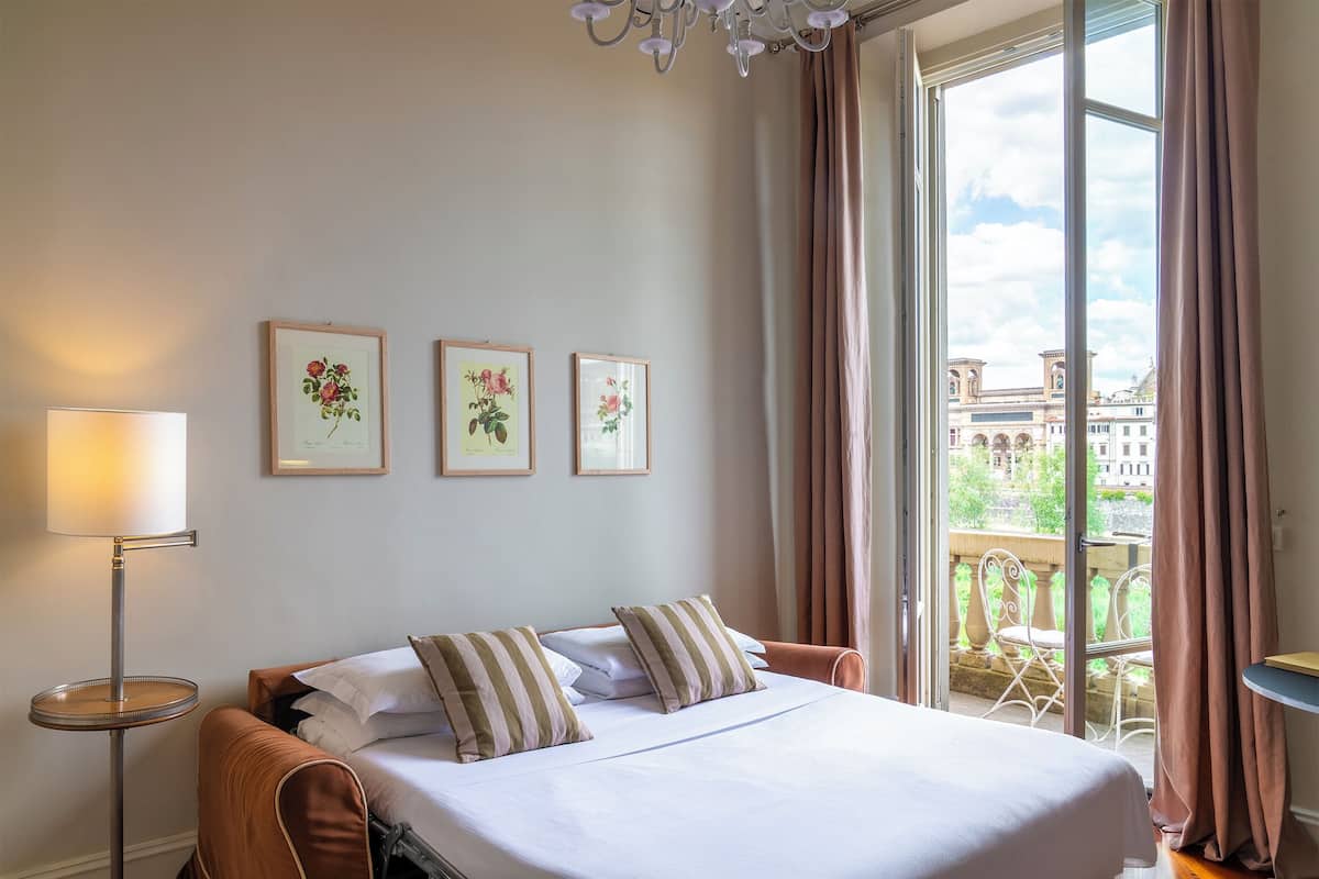 Deluxe-lejlighed - 1 kingsize-seng med sovesofa | Premium-sengetøj, pengeskab på værelset, strygejern/strygebræt