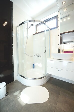Bathroom shower - Fresh Apart Stawowa (Bydgoszcz)