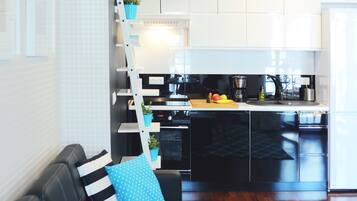 Comfort Apartment, 1 Bedroom | Private kitchenette | Fridge, stovetop, coffee/tea maker, electric kettle