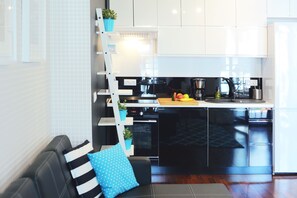 Comfort-Apartment, 1 Schlafzimmer | Eigene Kochnische | Kühlschrank, Herdplatte, Wasserkocher mit Kaffee-/Teezubehör