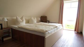 Cottage, 3 Bedrooms, Terrace, Garden View | Iron/ironing board, free WiFi, bed sheets, wheelchair access