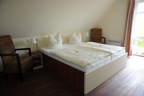 Cottage, 3 Bedrooms, Terrace, Garden View | Iron/ironing board, free WiFi, bed sheets, wheelchair access - Bauernhof Koehlbrandt (Fehmarn)