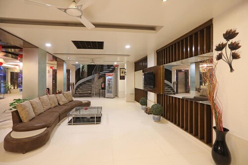 OYO 524 Hotel Sun International