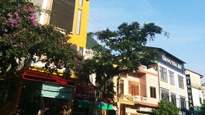 A multi-story building with a prominent 'Piamon Hotel' sign. - Tiamo Hotel Ha Giang (Ha Giang 2)