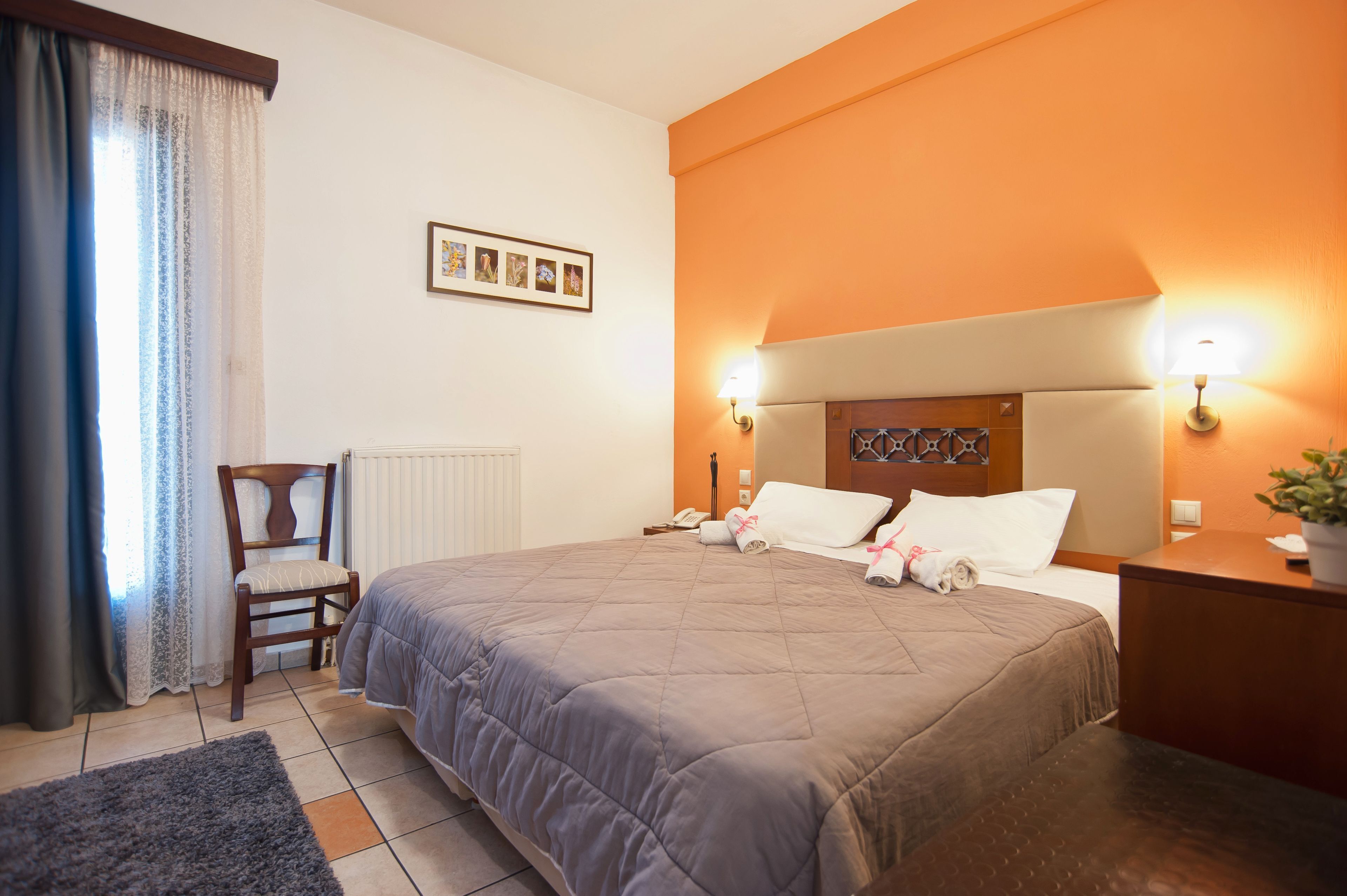 Desk, free cots/infant beds, free WiFi, bed sheets