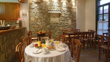 Daily buffet breakfast for a fee